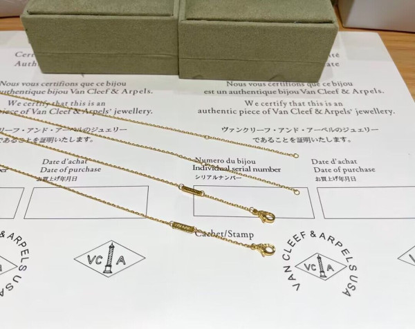 Van Cleef & Arpels NECKLACE [C1MA3-042451] CELINE CHANEL ACCESSORIES LOEWE SHOES LOUIS VUITTON DIRO YSL OTHER BRAND HANDBAGS BALENCIAGA BOTTEGA VENETA GOYARD HERMES BURBERRY VALENTINO GUCCI FENDI MIUMIU CHLOE PRADA BVLGARI SUITCASE NEW ARRIVAL 