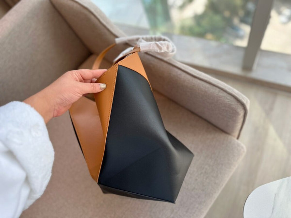 Lowee Puzzle Fold Tote in shiny calfskin [C1MA2-085531] CELINE CHANEL ACCESSORIES LOEWE SHOES LOUIS VUITTON DIRO YSL OTHER BRAND HANDBAGS BALENCIAGA BOTTEGA VENETA GOYARD HERMES BURBERRY VALENTINO GUCCI FENDI MIUMIU CHLOE PRADA BVLGARI SUITCASE NEW ARRIVAL 