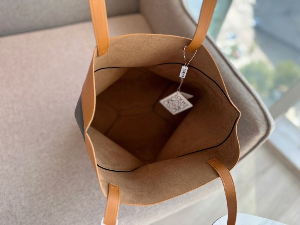 Lowee Puzzle Fold Tote in shiny calfskin [C1MA2-085531] CELINE CHANEL ACCESSORIES LOEWE SHOES LOUIS VUITTON DIRO YSL OTHER BRAND HANDBAGS BALENCIAGA BOTTEGA VENETA GOYARD HERMES BURBERRY VALENTINO GUCCI FENDI MIUMIU CHLOE PRADA BVLGARI SUITCASE NEW ARRIVAL 