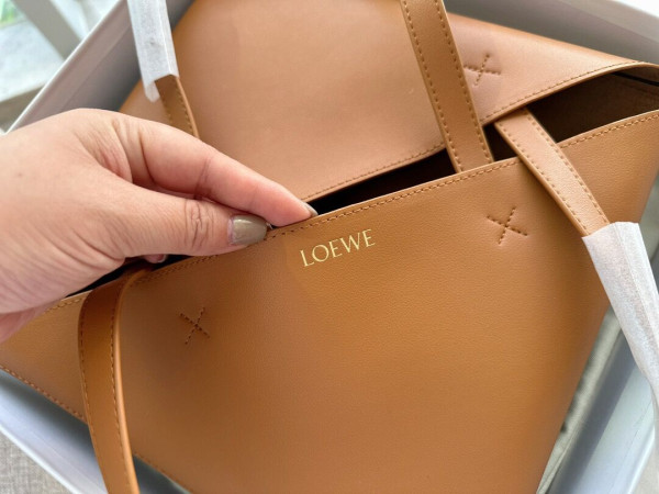 Lowee Puzzle Fold Tote in shiny calfskin [C1MA2-085531] CELINE CHANEL ACCESSORIES LOEWE SHOES LOUIS VUITTON DIRO YSL OTHER BRAND HANDBAGS BALENCIAGA BOTTEGA VENETA GOYARD HERMES BURBERRY VALENTINO GUCCI FENDI MIUMIU CHLOE PRADA BVLGARI SUITCASE NEW ARRIVAL 