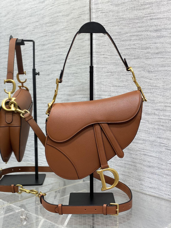 Diro Saddle Bag [C1MA0-083557] CELINE CHANEL ACCESSORIES LOEWE SHOES LOUIS VUITTON DIRO YSL OTHER BRAND HANDBAGS BALENCIAGA BOTTEGA VENETA GOYARD HERMES BURBERRY VALENTINO GUCCI FENDI MIUMIU CHLOE PRADA BVLGARI SUITCASE NEW ARRIVAL 
