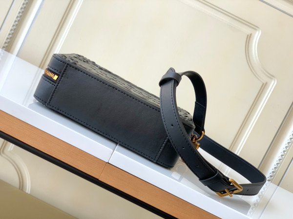 LOUIS VUITTON MINI SOFT TRUNK [M21833-1] CELINE CHANEL ACCESSORIES LOEWE SHOES LOUIS VUITTON DIRO YSL OTHER BRAND HANDBAGS BALENCIAGA BOTTEGA VENETA GOYARD HERMES BURBERRY VALENTINO GUCCI FENDI MIUMIU CHLOE PRADA BVLGARI SUITCASE NEW ARRIVAL 