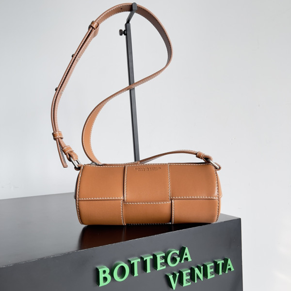 (image for) BOTTEGA VENETA Small Canette