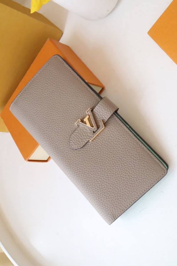 LOUIS VUITTON VERTICAL WALLET [M81367] CELINE CHANEL ACCESSORIES LOEWE SHOES LOUIS VUITTON DIRO YSL OTHER BRAND HANDBAGS BALENCIAGA BOTTEGA VENETA GOYARD HERMES BURBERRY VALENTINO GUCCI FENDI MIUMIU CHLOE PRADA BVLGARI SUITCASE NEW ARRIVAL 