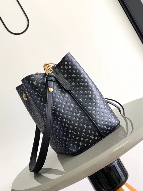 LOUIS VUITTON N?ONO? BB [M22598] CELINE CHANEL ACCESSORIES LOEWE SHOES LOUIS VUITTON DIRO YSL OTHER BRAND HANDBAGS BALENCIAGA BOTTEGA VENETA GOYARD HERMES BURBERRY VALENTINO GUCCI FENDI MIUMIU CHLOE PRADA BVLGARI SUITCASE NEW ARRIVAL 