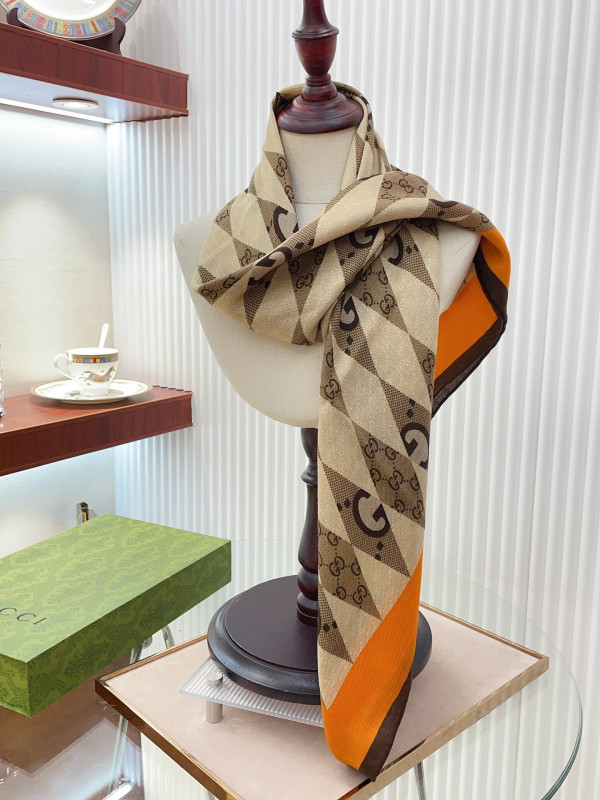 (image for) GUCCI SCARF