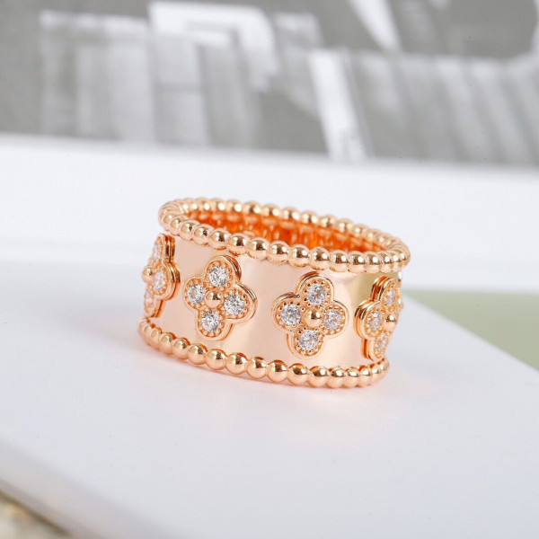 (image for) Van Cleef & Arpels Perlée clovers ring