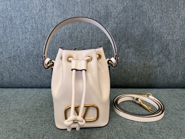 VALENTINO VLOGO Iconographe Mini Canvas Bucket Bag [C1M9N-032639] CELINE CHANEL ACCESSORIES LOEWE SHOES LOUIS VUITTON DIRO YSL OTHER BRAND HANDBAGS BALENCIAGA BOTTEGA VENETA GOYARD HERMES BURBERRY VALENTINO GUCCI FENDI MIUMIU CHLOE PRADA BVLGARI SUITCASE NEW ARRIVAL 