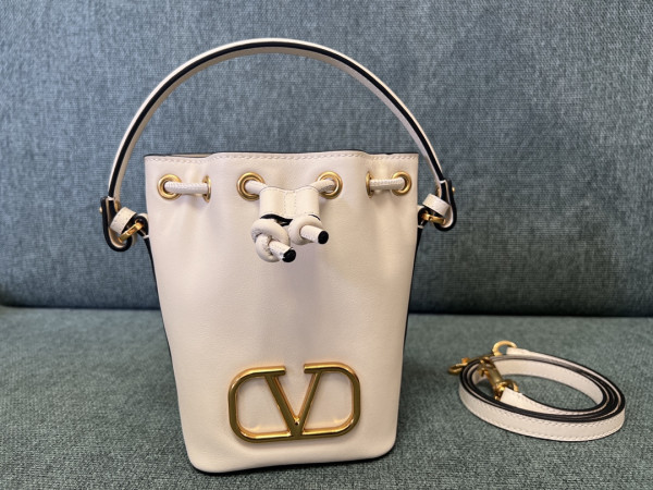 VALENTINO VLOGO Iconographe Mini Canvas Bucket Bag [C1M9N-032639] CELINE CHANEL ACCESSORIES LOEWE SHOES LOUIS VUITTON DIRO YSL OTHER BRAND HANDBAGS BALENCIAGA BOTTEGA VENETA GOYARD HERMES BURBERRY VALENTINO GUCCI FENDI MIUMIU CHLOE PRADA BVLGARI SUITCASE NEW ARRIVAL 