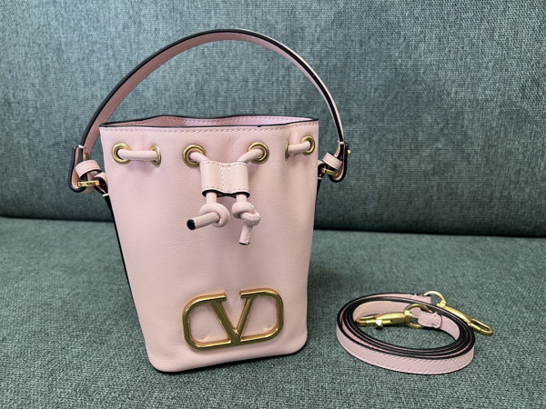 VALENTINO VLOGO Iconographe Mini Canvas Bucket Bag [C1M9N-031744] CELINE CHANEL ACCESSORIES LOEWE SHOES LOUIS VUITTON DIRO YSL OTHER BRAND HANDBAGS BALENCIAGA BOTTEGA VENETA GOYARD HERMES BURBERRY VALENTINO GUCCI FENDI MIUMIU CHLOE PRADA BVLGARI SUITCASE NEW ARRIVAL 