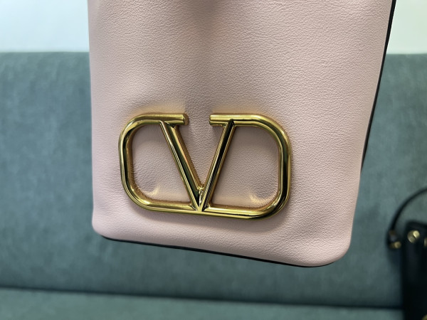 VALENTINO VLOGO Iconographe Mini Canvas Bucket Bag [C1M9N-031744] CELINE CHANEL ACCESSORIES LOEWE SHOES LOUIS VUITTON DIRO YSL OTHER BRAND HANDBAGS BALENCIAGA BOTTEGA VENETA GOYARD HERMES BURBERRY VALENTINO GUCCI FENDI MIUMIU CHLOE PRADA BVLGARI SUITCASE NEW ARRIVAL 
