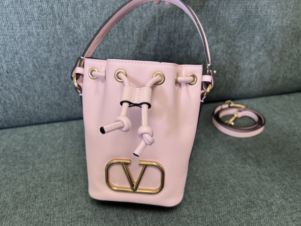 VALENTINO VLOGO Iconographe Mini Canvas Bucket Bag [C1M9N-031744] CELINE CHANEL ACCESSORIES LOEWE SHOES LOUIS VUITTON DIRO YSL OTHER BRAND HANDBAGS BALENCIAGA BOTTEGA VENETA GOYARD HERMES BURBERRY VALENTINO GUCCI FENDI MIUMIU CHLOE PRADA BVLGARI SUITCASE NEW ARRIVAL 