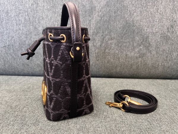 VALENTINO VLOGO Iconographe Mini Canvas Bucket Bag [C1M9N-031743] CELINE CHANEL ACCESSORIES LOEWE SHOES LOUIS VUITTON DIRO YSL OTHER BRAND HANDBAGS BALENCIAGA BOTTEGA VENETA GOYARD HERMES BURBERRY VALENTINO GUCCI FENDI MIUMIU CHLOE PRADA BVLGARI SUITCASE NEW ARRIVAL 