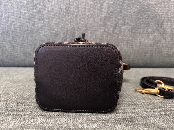 VALENTINO VLOGO Iconographe Mini Canvas Bucket Bag [C1M9N-031743] CELINE CHANEL ACCESSORIES LOEWE SHOES LOUIS VUITTON DIRO YSL OTHER BRAND HANDBAGS BALENCIAGA BOTTEGA VENETA GOYARD HERMES BURBERRY VALENTINO GUCCI FENDI MIUMIU CHLOE PRADA BVLGARI SUITCASE NEW ARRIVAL 