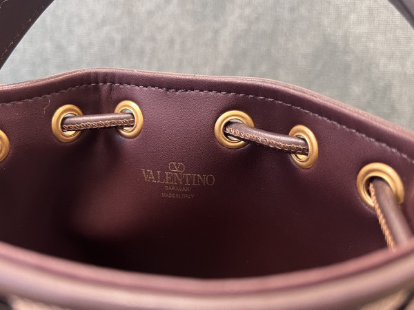 VALENTINO VLOGO Iconographe Mini Canvas Bucket Bag [C1M9N-031531] CELINE CHANEL ACCESSORIES LOEWE SHOES LOUIS VUITTON DIRO YSL OTHER BRAND HANDBAGS BALENCIAGA BOTTEGA VENETA GOYARD HERMES BURBERRY VALENTINO GUCCI FENDI MIUMIU CHLOE PRADA BVLGARI SUITCASE NEW ARRIVAL 