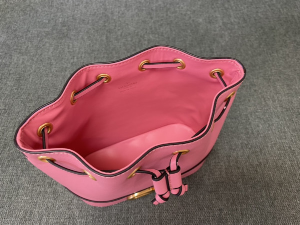 VALENTINO MINI BUCKET BAG IN NAPPA WITH VLOGO SIGNATURE CHAIN [C1M9N-021518] CELINE CHANEL ACCESSORIES LOEWE SHOES LOUIS VUITTON DIRO YSL OTHER BRAND HANDBAGS BALENCIAGA BOTTEGA VENETA GOYARD HERMES BURBERRY VALENTINO GUCCI FENDI MIUMIU CHLOE PRADA BVLGARI SUITCASE NEW ARRIVAL 