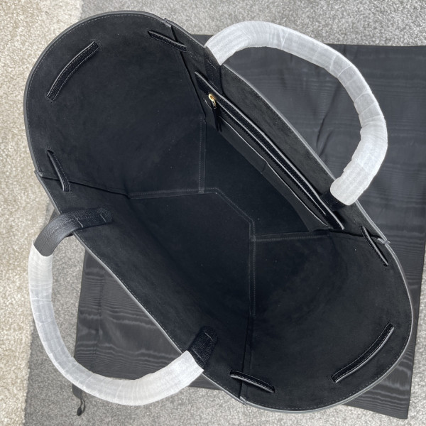 CELIN* SMALL CABAS PHANTOM IN SOFT GRAINED CALFSKIN [C1M9L-100553] CELINE CHANEL ACCESSORIES LOEWE SHOES LOUIS VUITTON DIRO YSL OTHER BRAND HANDBAGS BALENCIAGA BOTTEGA VENETA GOYARD HERMES BURBERRY VALENTINO GUCCI FENDI MIUMIU CHLOE PRADA BVLGARI SUITCASE NEW ARRIVAL 