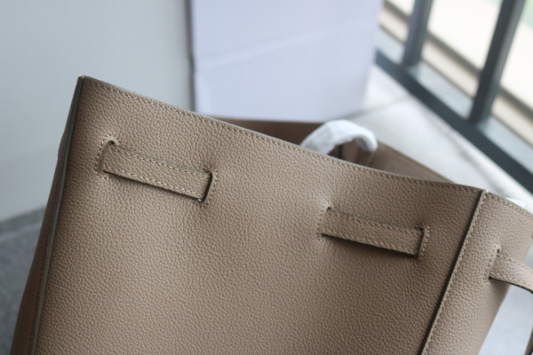 CELIN* SMALL CABAS PHANTOM IN SOFT GRAINED CALFSKIN [C1M9L-100326] CELINE CHANEL ACCESSORIES LOEWE SHOES LOUIS VUITTON DIRO YSL OTHER BRAND HANDBAGS BALENCIAGA BOTTEGA VENETA GOYARD HERMES BURBERRY VALENTINO GUCCI FENDI MIUMIU CHLOE PRADA BVLGARI SUITCASE NEW ARRIVAL 