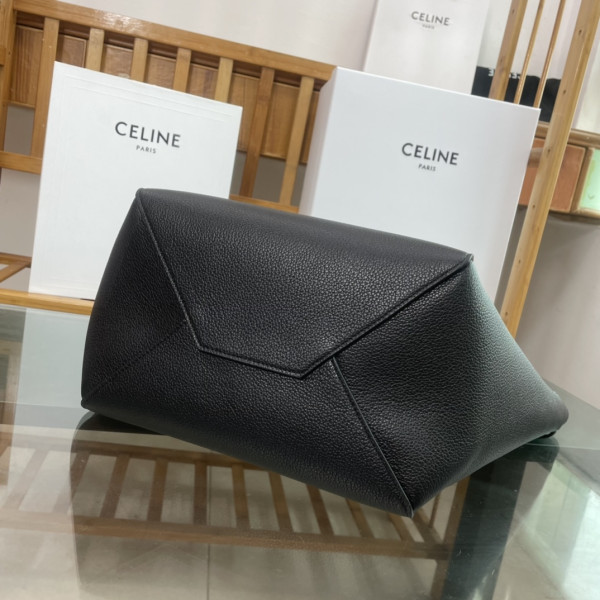 CELIN* SMALL CABAS PHANTOM IN SOFT GRAINED CALFSKIN [C1M9L-095745] CELINE CHANEL ACCESSORIES LOEWE SHOES LOUIS VUITTON DIRO YSL OTHER BRAND HANDBAGS BALENCIAGA BOTTEGA VENETA GOYARD HERMES BURBERRY VALENTINO GUCCI FENDI MIUMIU CHLOE PRADA BVLGARI SUITCASE NEW ARRIVAL 
