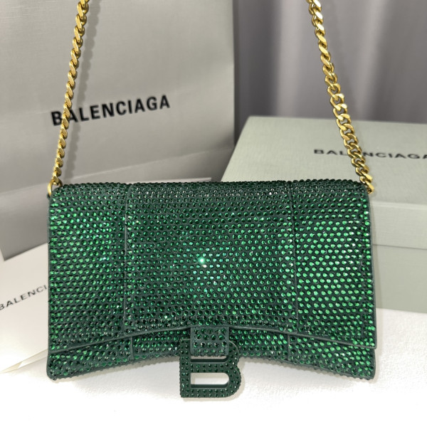 BALENCIAGA HOURGLASS WALLET ON CHAIN [C1M7I-035601] CELINE CHANEL ACCESSORIES LOEWE SHOES LOUIS VUITTON DIRO YSL OTHER BRAND HANDBAGS BALENCIAGA BOTTEGA VENETA GOYARD HERMES BURBERRY VALENTINO GUCCI FENDI MIUMIU CHLOE PRADA BVLGARI SUITCASE NEW ARRIVAL 