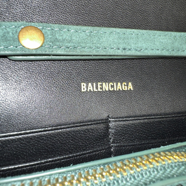 BALENCIAGA HOURGLASS WALLET ON CHAIN [C1M7I-035601] CELINE CHANEL ACCESSORIES LOEWE SHOES LOUIS VUITTON DIRO YSL OTHER BRAND HANDBAGS BALENCIAGA BOTTEGA VENETA GOYARD HERMES BURBERRY VALENTINO GUCCI FENDI MIUMIU CHLOE PRADA BVLGARI SUITCASE NEW ARRIVAL 