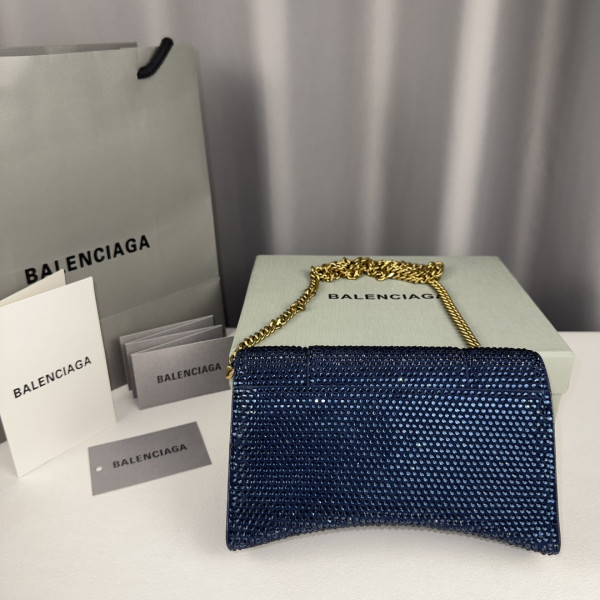 BALENCIAGA HOURGLASS WALLET ON CHAIN [C1M7I-035535] CELINE CHANEL ACCESSORIES LOEWE SHOES LOUIS VUITTON DIRO YSL OTHER BRAND HANDBAGS BALENCIAGA BOTTEGA VENETA GOYARD HERMES BURBERRY VALENTINO GUCCI FENDI MIUMIU CHLOE PRADA BVLGARI SUITCASE NEW ARRIVAL 