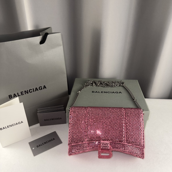 BALENCIAGA HOURGLASS WALLET ON CHAIN [C1M7I-035534] CELINE CHANEL ACCESSORIES LOEWE SHOES LOUIS VUITTON DIRO YSL OTHER BRAND HANDBAGS BALENCIAGA BOTTEGA VENETA GOYARD HERMES BURBERRY VALENTINO GUCCI FENDI MIUMIU CHLOE PRADA BVLGARI SUITCASE NEW ARRIVAL 