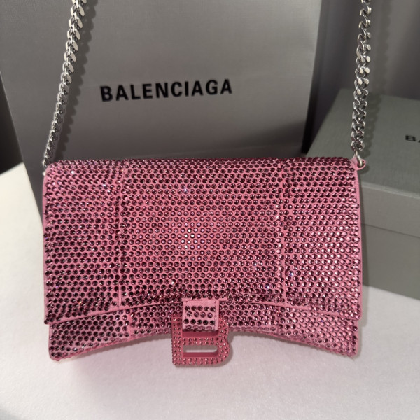 BALENCIAGA HOURGLASS WALLET ON CHAIN [C1M7I-035534] CELINE CHANEL ACCESSORIES LOEWE SHOES LOUIS VUITTON DIRO YSL OTHER BRAND HANDBAGS BALENCIAGA BOTTEGA VENETA GOYARD HERMES BURBERRY VALENTINO GUCCI FENDI MIUMIU CHLOE PRADA BVLGARI SUITCASE NEW ARRIVAL 