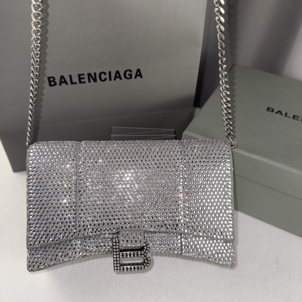 BALENCIAGA HOURGLASS WALLET ON CHAIN [C1M7I-035533] CELINE CHANEL ACCESSORIES LOEWE SHOES LOUIS VUITTON DIRO YSL OTHER BRAND HANDBAGS BALENCIAGA BOTTEGA VENETA GOYARD HERMES BURBERRY VALENTINO GUCCI FENDI MIUMIU CHLOE PRADA BVLGARI SUITCASE NEW ARRIVAL 