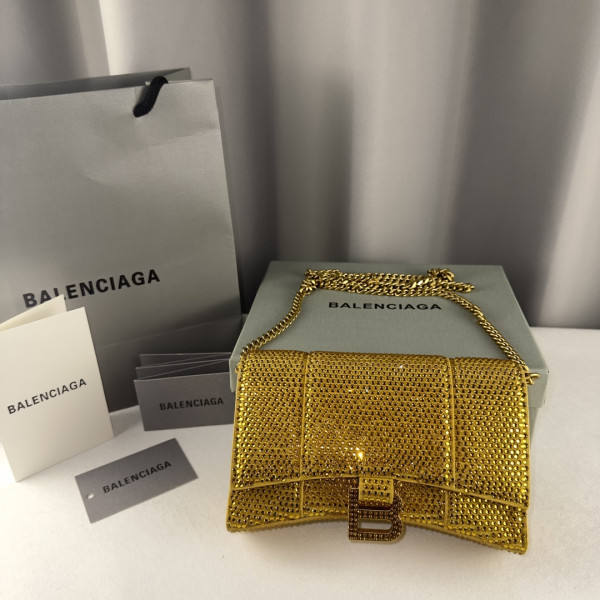 BALENCIAGA HOURGLASS WALLET ON CHAIN [C1M7I-035532] CELINE CHANEL ACCESSORIES LOEWE SHOES LOUIS VUITTON DIRO YSL OTHER BRAND HANDBAGS BALENCIAGA BOTTEGA VENETA GOYARD HERMES BURBERRY VALENTINO GUCCI FENDI MIUMIU CHLOE PRADA BVLGARI SUITCASE NEW ARRIVAL 
