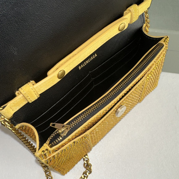 BALENCIAGA HOURGLASS WALLET ON CHAIN [C1M7I-035532] CELINE CHANEL ACCESSORIES LOEWE SHOES LOUIS VUITTON DIRO YSL OTHER BRAND HANDBAGS BALENCIAGA BOTTEGA VENETA GOYARD HERMES BURBERRY VALENTINO GUCCI FENDI MIUMIU CHLOE PRADA BVLGARI SUITCASE NEW ARRIVAL 
