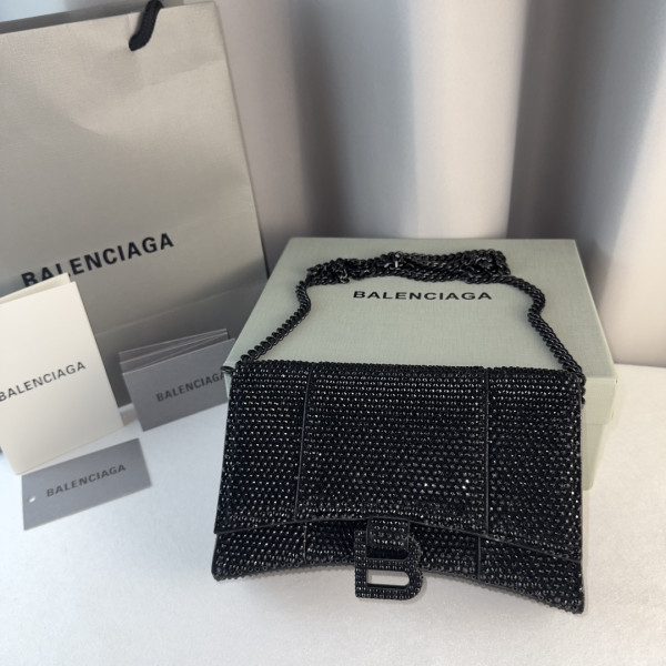 BALENCIAGA HOURGLASS WALLET ON CHAIN [C1M7I-035452] CELINE CHANEL ACCESSORIES LOEWE SHOES LOUIS VUITTON DIRO YSL OTHER BRAND HANDBAGS BALENCIAGA BOTTEGA VENETA GOYARD HERMES BURBERRY VALENTINO GUCCI FENDI MIUMIU CHLOE PRADA BVLGARI SUITCASE NEW ARRIVAL 
