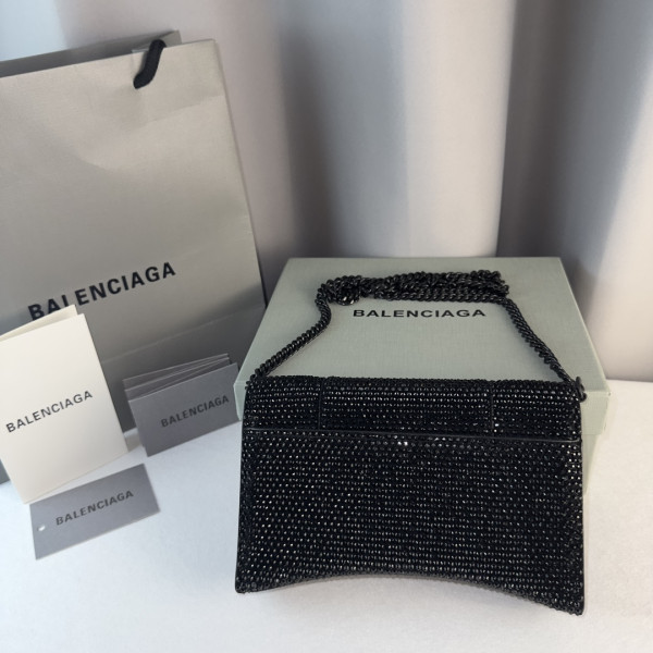 BALENCIAGA HOURGLASS WALLET ON CHAIN [C1M7I-035452] CELINE CHANEL ACCESSORIES LOEWE SHOES LOUIS VUITTON DIRO YSL OTHER BRAND HANDBAGS BALENCIAGA BOTTEGA VENETA GOYARD HERMES BURBERRY VALENTINO GUCCI FENDI MIUMIU CHLOE PRADA BVLGARI SUITCASE NEW ARRIVAL 