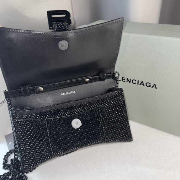 BALENCIAGA HOURGLASS WALLET ON CHAIN [C1M7I-035452] CELINE CHANEL ACCESSORIES LOEWE SHOES LOUIS VUITTON DIRO YSL OTHER BRAND HANDBAGS BALENCIAGA BOTTEGA VENETA GOYARD HERMES BURBERRY VALENTINO GUCCI FENDI MIUMIU CHLOE PRADA BVLGARI SUITCASE NEW ARRIVAL 