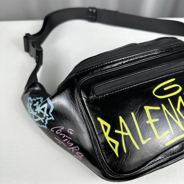 BALENCIAGA EVERYDAY BELTPACK [C1M7I-034703] CELINE CHANEL ACCESSORIES LOEWE SHOES LOUIS VUITTON DIRO YSL OTHER BRAND HANDBAGS BALENCIAGA BOTTEGA VENETA GOYARD HERMES BURBERRY VALENTINO GUCCI FENDI MIUMIU CHLOE PRADA BVLGARI SUITCASE NEW ARRIVAL 