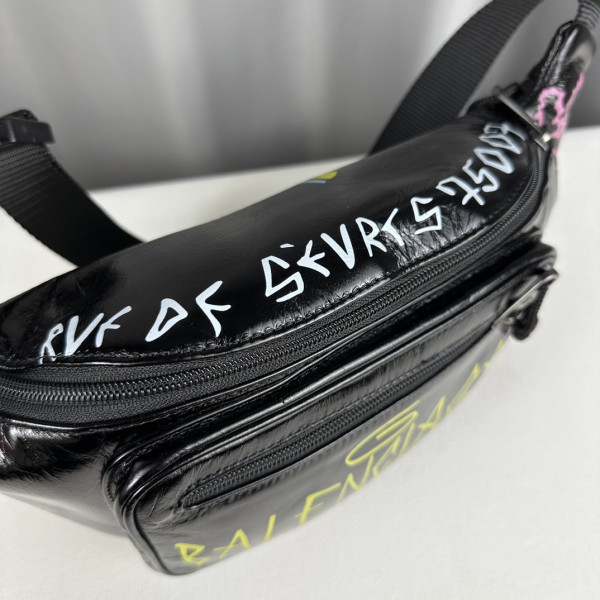 BALENCIAGA EVERYDAY BELTPACK [C1M7I-034703] CELINE CHANEL ACCESSORIES LOEWE SHOES LOUIS VUITTON DIRO YSL OTHER BRAND HANDBAGS BALENCIAGA BOTTEGA VENETA GOYARD HERMES BURBERRY VALENTINO GUCCI FENDI MIUMIU CHLOE PRADA BVLGARI SUITCASE NEW ARRIVAL 