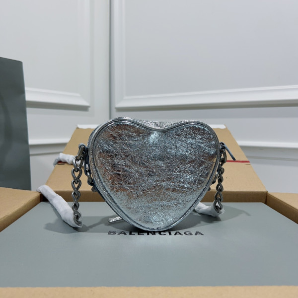 BALENCIAGA Le Cagole Heart mini metallic crinkled-leather shoulder bag [C1M7I-031733] CELINE CHANEL ACCESSORIES LOEWE SHOES LOUIS VUITTON DIRO YSL OTHER BRAND HANDBAGS BALENCIAGA BOTTEGA VENETA GOYARD HERMES BURBERRY VALENTINO GUCCI FENDI MIUMIU CHLOE PRADA BVLGARI SUITCASE NEW ARRIVAL 