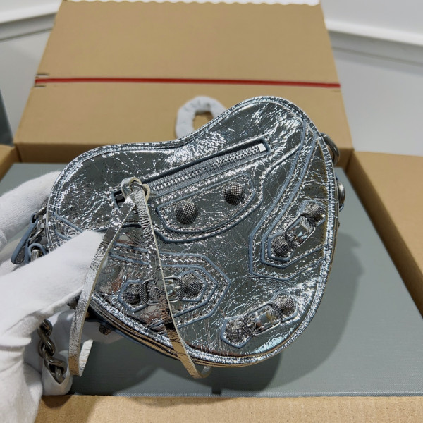 BALENCIAGA Le Cagole Heart mini metallic crinkled-leather shoulder bag [C1M7I-031733] CELINE CHANEL ACCESSORIES LOEWE SHOES LOUIS VUITTON DIRO YSL OTHER BRAND HANDBAGS BALENCIAGA BOTTEGA VENETA GOYARD HERMES BURBERRY VALENTINO GUCCI FENDI MIUMIU CHLOE PRADA BVLGARI SUITCASE NEW ARRIVAL 