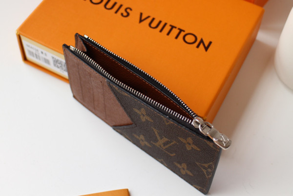 LOUIS VUITTON COIN CARD HOLDER [M64038] CELINE CHANEL ACCESSORIES LOEWE SHOES LOUIS VUITTON DIRO YSL OTHER BRAND HANDBAGS BALENCIAGA BOTTEGA VENETA GOYARD HERMES BURBERRY VALENTINO GUCCI FENDI MIUMIU CHLOE PRADA BVLGARI SUITCASE NEW ARRIVAL 