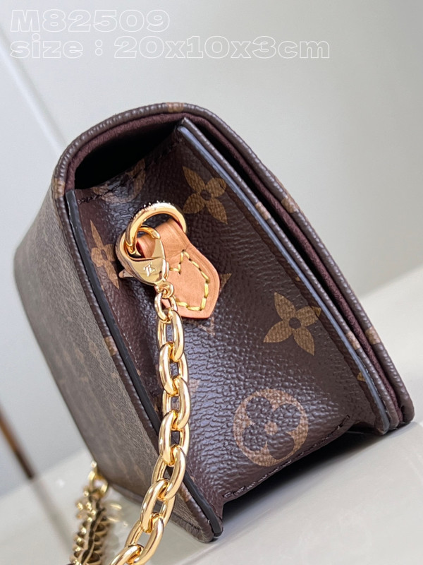 LOUIS VUITTON Wallet On Chain Lily [M82509] CELINE CHANEL ACCESSORIES LOEWE SHOES LOUIS VUITTON DIRO YSL OTHER BRAND HANDBAGS BALENCIAGA BOTTEGA VENETA GOYARD HERMES BURBERRY VALENTINO GUCCI FENDI MIUMIU CHLOE PRADA BVLGARI SUITCASE NEW ARRIVAL 