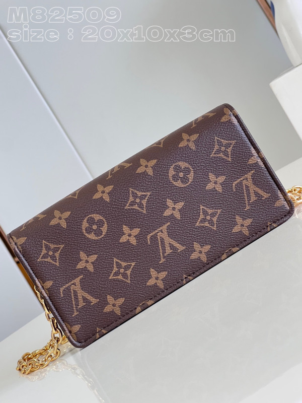 LOUIS VUITTON Wallet On Chain Lily [M82509] CELINE CHANEL ACCESSORIES LOEWE SHOES LOUIS VUITTON DIRO YSL OTHER BRAND HANDBAGS BALENCIAGA BOTTEGA VENETA GOYARD HERMES BURBERRY VALENTINO GUCCI FENDI MIUMIU CHLOE PRADA BVLGARI SUITCASE NEW ARRIVAL 