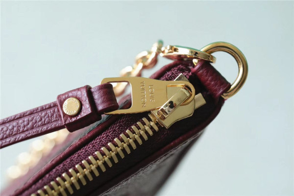 LOUIS VUITTON EASY POUCH ON STRAP [C1M7B-065027] CELINE CHANEL ACCESSORIES LOEWE SHOES LOUIS VUITTON DIRO YSL OTHER BRAND HANDBAGS BALENCIAGA BOTTEGA VENETA GOYARD HERMES BURBERRY VALENTINO GUCCI FENDI MIUMIU CHLOE PRADA BVLGARI SUITCASE NEW ARRIVAL 