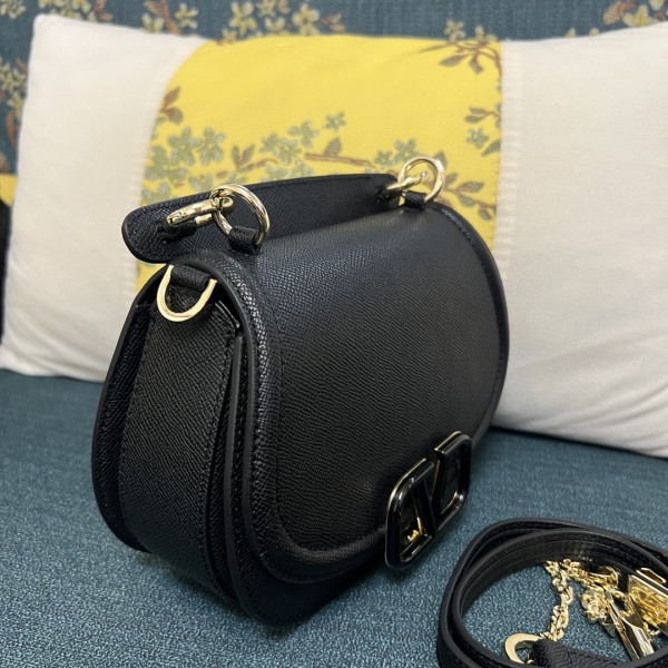 Valentino Garavani Vsling Saddle Leather Shoulder Bag [C1M7A-092711] CELINE CHANEL ACCESSORIES LOEWE SHOES LOUIS VUITTON DIRO YSL OTHER BRAND HANDBAGS BALENCIAGA BOTTEGA VENETA GOYARD HERMES BURBERRY VALENTINO GUCCI FENDI MIUMIU CHLOE PRADA BVLGARI SUITCASE NEW ARRIVAL 