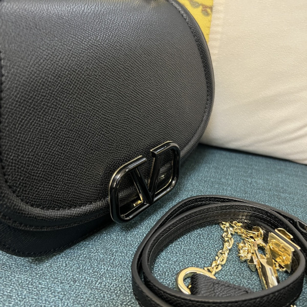 Valentino Garavani Vsling Saddle Leather Shoulder Bag [C1M7A-092711] CELINE CHANEL ACCESSORIES LOEWE SHOES LOUIS VUITTON DIRO YSL OTHER BRAND HANDBAGS BALENCIAGA BOTTEGA VENETA GOYARD HERMES BURBERRY VALENTINO GUCCI FENDI MIUMIU CHLOE PRADA BVLGARI SUITCASE NEW ARRIVAL 