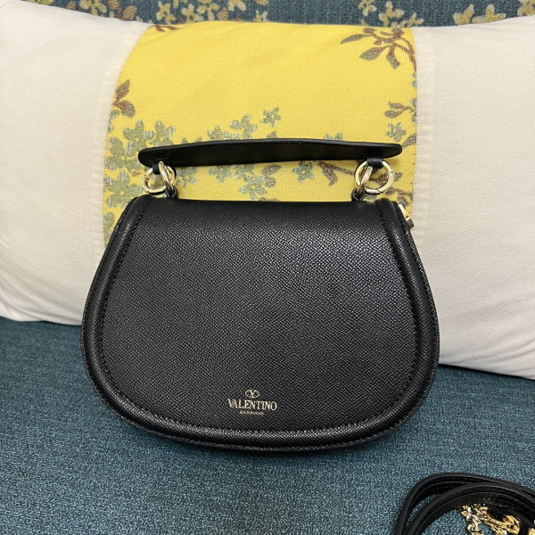 Valentino Garavani Vsling Saddle Leather Shoulder Bag [C1M7A-092711] CELINE CHANEL ACCESSORIES LOEWE SHOES LOUIS VUITTON DIRO YSL OTHER BRAND HANDBAGS BALENCIAGA BOTTEGA VENETA GOYARD HERMES BURBERRY VALENTINO GUCCI FENDI MIUMIU CHLOE PRADA BVLGARI SUITCASE NEW ARRIVAL 