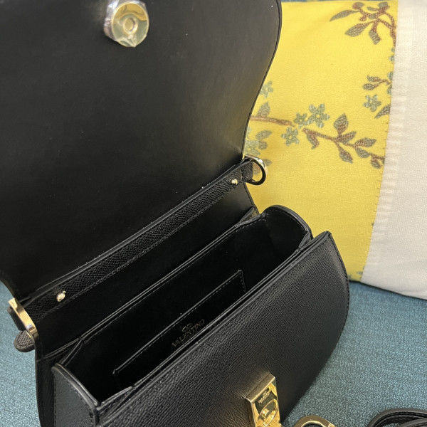Valentino Garavani Vsling Saddle Leather Shoulder Bag [C1M7A-092711] CELINE CHANEL ACCESSORIES LOEWE SHOES LOUIS VUITTON DIRO YSL OTHER BRAND HANDBAGS BALENCIAGA BOTTEGA VENETA GOYARD HERMES BURBERRY VALENTINO GUCCI FENDI MIUMIU CHLOE PRADA BVLGARI SUITCASE NEW ARRIVAL 