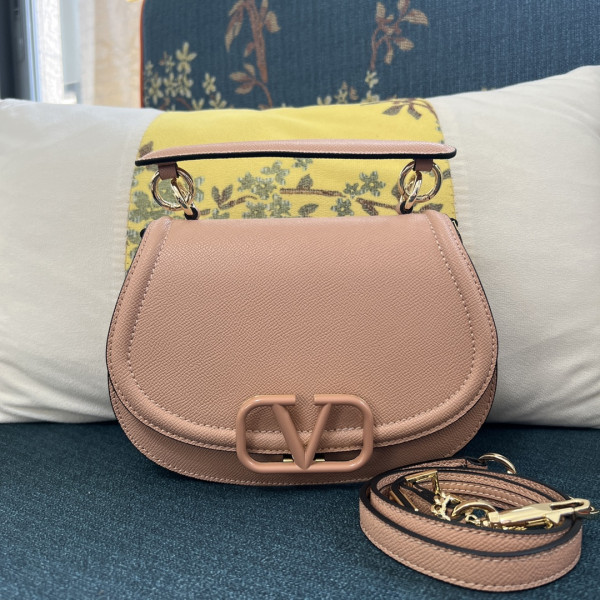 Valentino Garavani Vsling Saddle Leather Shoulder Bag [C1M7A-091842] CELINE CHANEL ACCESSORIES LOEWE SHOES LOUIS VUITTON DIRO YSL OTHER BRAND HANDBAGS BALENCIAGA BOTTEGA VENETA GOYARD HERMES BURBERRY VALENTINO GUCCI FENDI MIUMIU CHLOE PRADA BVLGARI SUITCASE NEW ARRIVAL 