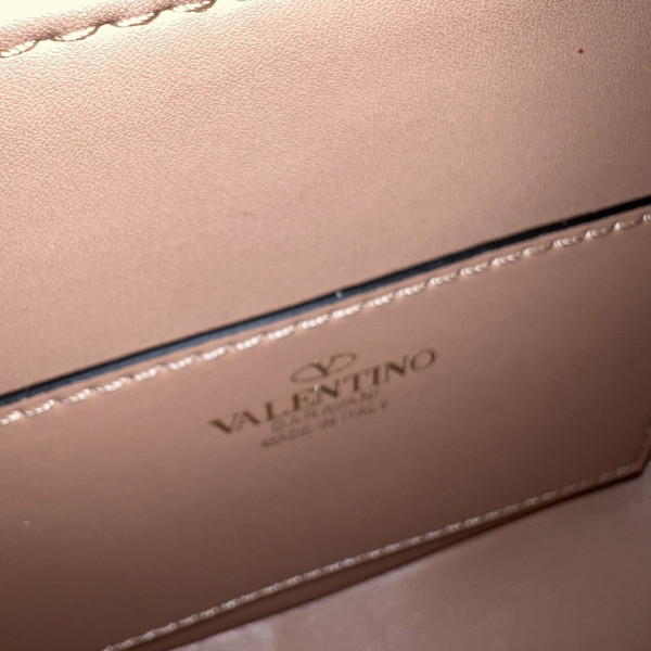 Valentino Garavani Vsling Saddle Leather Shoulder Bag [C1M7A-091842] CELINE CHANEL ACCESSORIES LOEWE SHOES LOUIS VUITTON DIRO YSL OTHER BRAND HANDBAGS BALENCIAGA BOTTEGA VENETA GOYARD HERMES BURBERRY VALENTINO GUCCI FENDI MIUMIU CHLOE PRADA BVLGARI SUITCASE NEW ARRIVAL 
