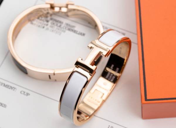 HERMES BRACELET [C1M77-033950] CELINE CHANEL ACCESSORIES LOEWE SHOES LOUIS VUITTON DIRO YSL OTHER BRAND HANDBAGS BALENCIAGA BOTTEGA VENETA GOYARD HERMES BURBERRY VALENTINO GUCCI FENDI MIUMIU CHLOE PRADA BVLGARI SUITCASE NEW ARRIVAL 