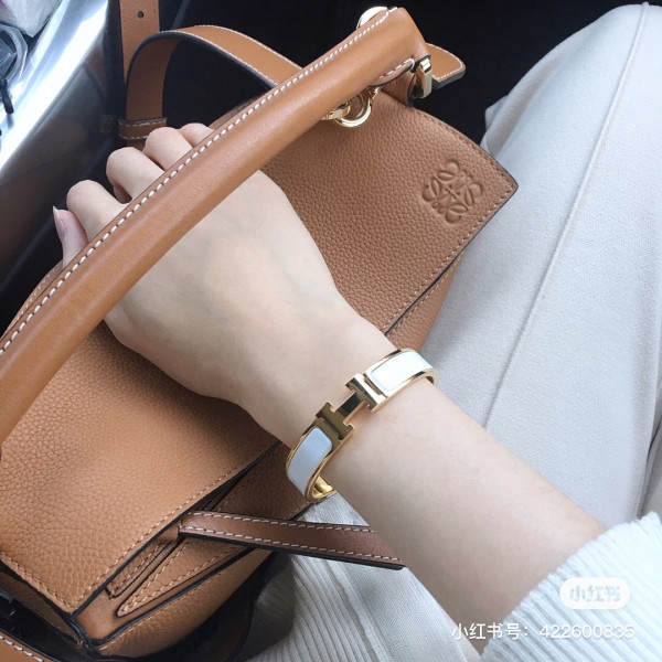 HERMES BRACELET [C1M77-033950] CELINE CHANEL ACCESSORIES LOEWE SHOES LOUIS VUITTON DIRO YSL OTHER BRAND HANDBAGS BALENCIAGA BOTTEGA VENETA GOYARD HERMES BURBERRY VALENTINO GUCCI FENDI MIUMIU CHLOE PRADA BVLGARI SUITCASE NEW ARRIVAL 